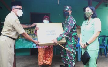 Dandim 0726/Sukoharjo Bersama Ketua Persit KCK Cab. XLVII, Bakti Sosial Sembako & Alat rumah tangga di Polokarto