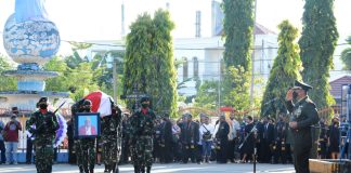 Danrem 172/PWY Pimpin Prosesi Pemakaman Ketua BMP Papua