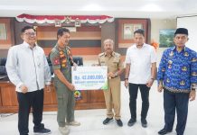 Iksan Iskandar Beri Santunan ke Ahli Waris Tenaga Honorer Yang Meninggal