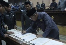 Bupati Tandatangani Nota Kesepakatan KUA dan PPAS di DPRD Jeneponto