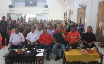 Pejabat Bupati Jeneponto Junaedi Bakri Memberikan Dukungan Penuh Terhadap Inisiatif Yang Di Lakukan (HPMT) Himpunan Pelajar Mahasiswa Turatea Dalam Acara Try Out Dan Talk Show Di Gedung Sipitangarri