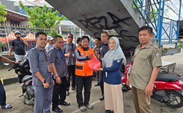 Perumda Parkir Makassar Raya Salurkan Paket Sembako Ramadhan ke Jukir Resmi