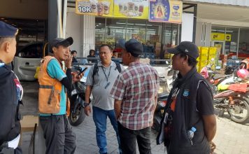 Perumda Parkir Makassar Imbau Warga Laporkan Jukir Liar di Alfamart